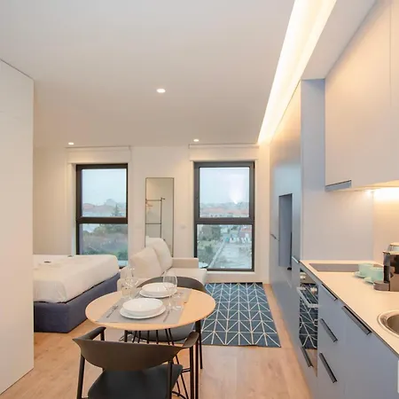 Liiiving In - Campus Blue Porto