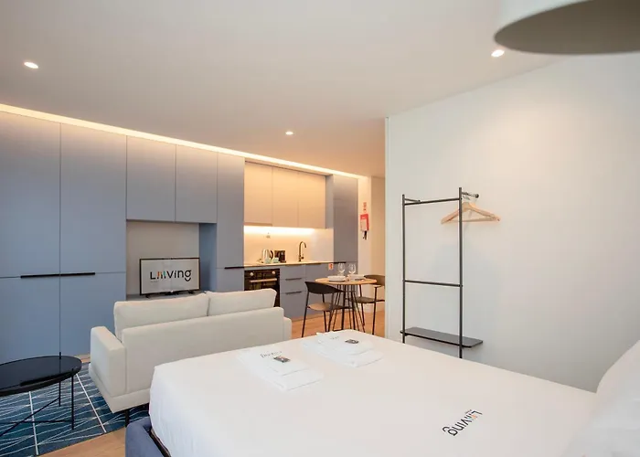 Liiiving In - Campus Blue *