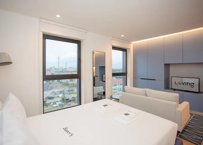 Liiiving In - Campus Blue