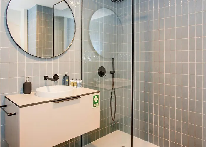 Liiiving In - Campus Blue Apartment *