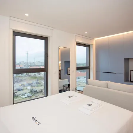 Liiiving In - Campus Blue